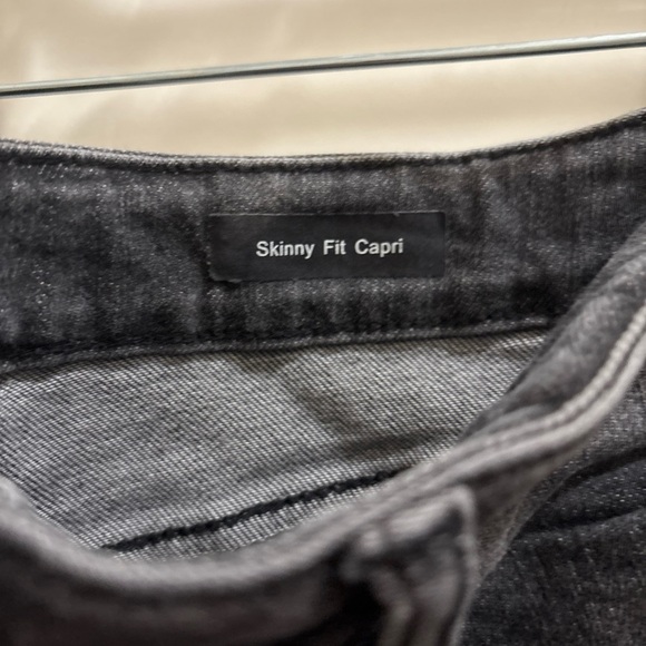 JUDY BLUE Jeans Women 15/32 Washed Black Skinny Fit Capri Distressed Stretch - Picture 3 of 9